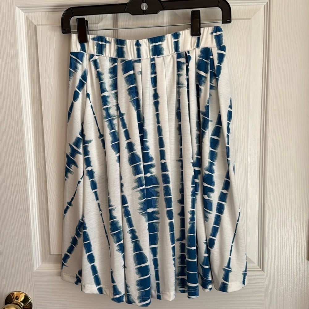 Never worn pleated skirt with pockets